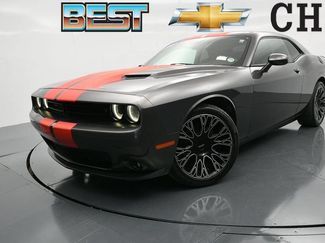 Used 2019 Dodge Challenger SXT w/ Blacktop Package RWD video 1