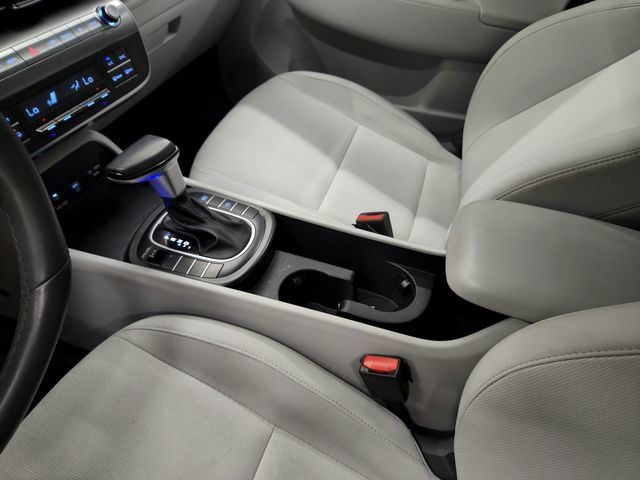 Used 2025 Hyundai Kona SEL FWD image 32