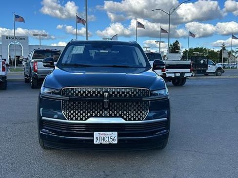 Used 2025 Lincoln Navigator Reserve image 10