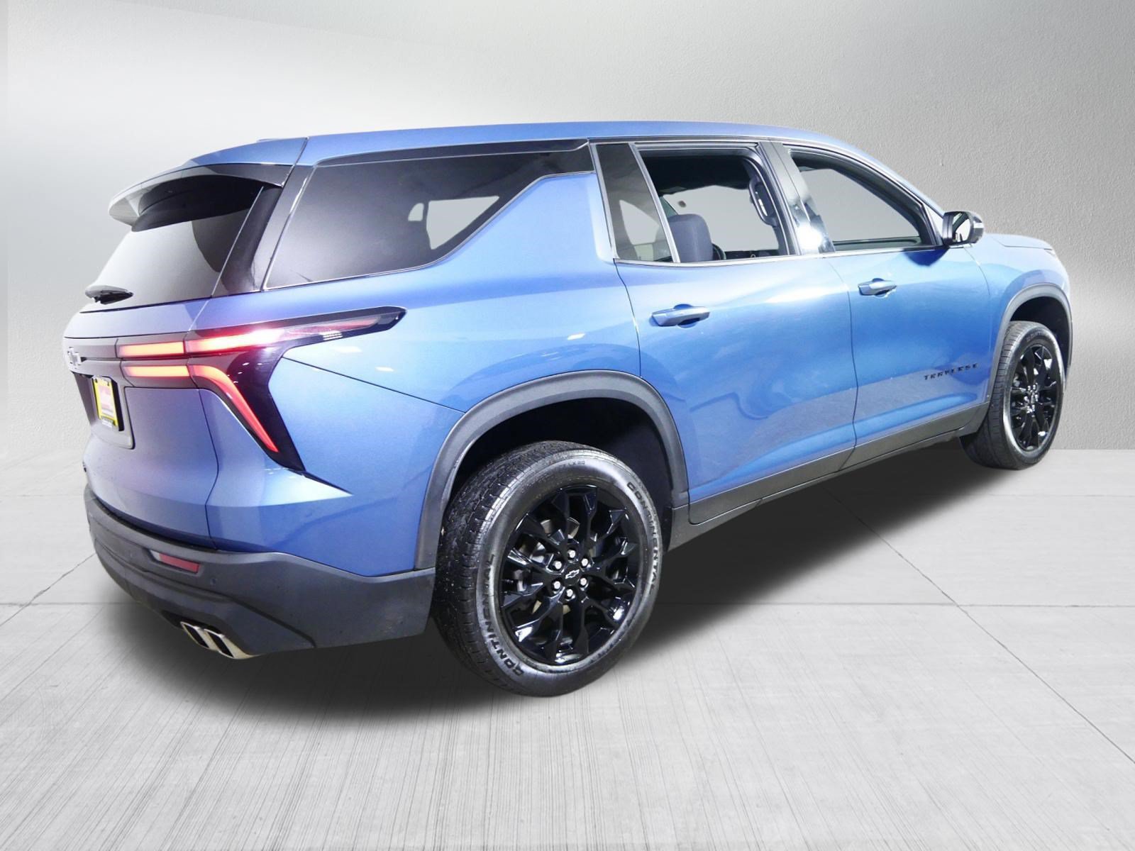 Used 2024 Chevrolet Traverse LS w/ Midnight/Sport Edition AWD/4WD image 6