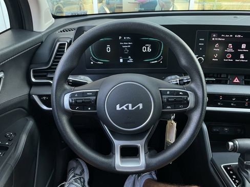 Used 2025 Kia Sportage LX FWD image 22