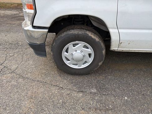 Used 2022 Ford E-350 and Econoline 350 Super Duty w/ Power Windows & Locks Group image 6