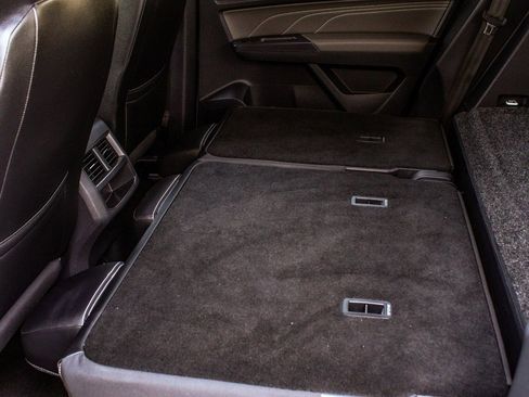 Used 2021 Volkswagen Atlas Cross Sport SE image 35