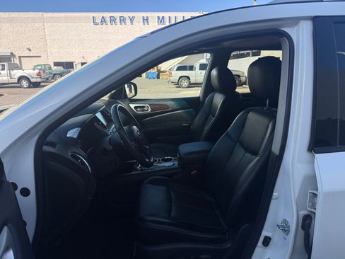 Used 2016 Nissan Pathfinder Platinum image 12