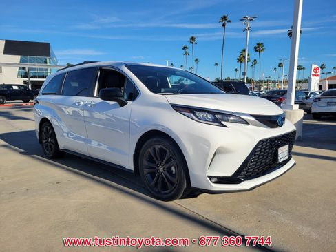 Certified 2023 Toyota Sienna XSE image 2