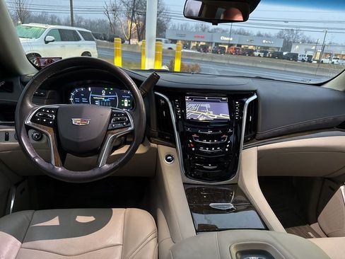 Used 2019 Cadillac Escalade Luxury image 33