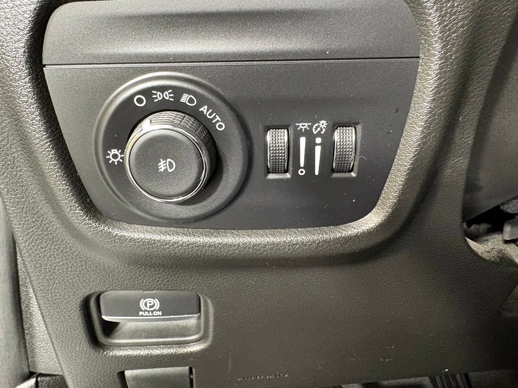 Used 2024 Jeep Grand Cherokee L Limited RWD image 28