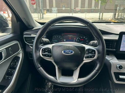 Used 2023 Ford Explorer XLT w/ Equipment Group 202A AWD/4WD image 43