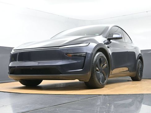 Used 2026 Tesla Model Y Long Range AWD/4WD image 46