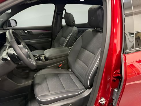 Used 2026 Buick Enclave Sport Touring w/ Power Package FWD image 12