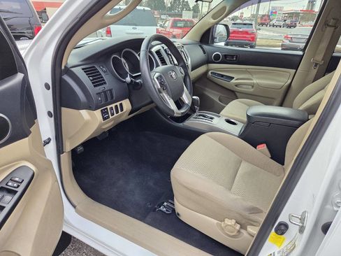 Used 2015 Toyota Tacoma PreRunner image 9