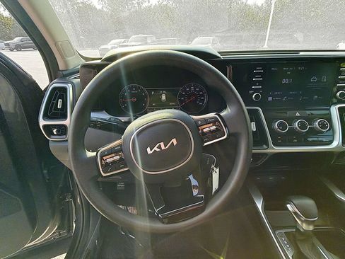 Used 2022 Kia Sorento LX FWD image 17