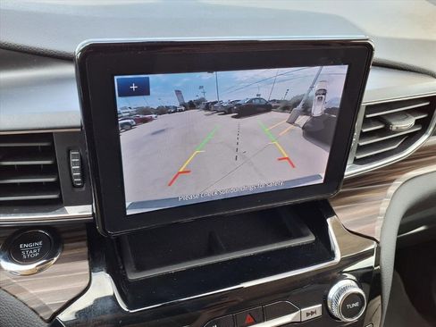 Used 2024 Ford Explorer Limited image 18