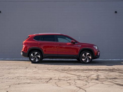 Used 2024 Volkswagen Taos SE image 8