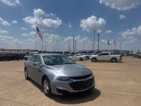 Used 2025 Chevrolet Malibu LS FWD image 1