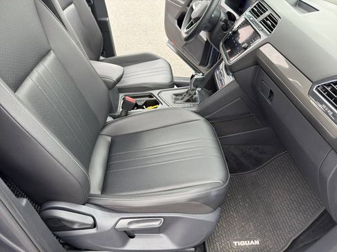 Used 2022 Volkswagen Tiguan SE image 31