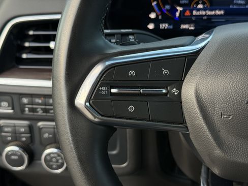 Used 2025 Chevrolet Suburban Z71 image 20