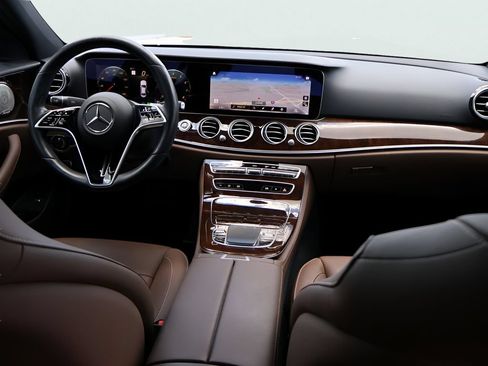 Used 2023 Mercedes-Benz E 450 4MATIC Sedan image 15