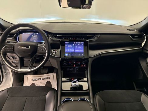 Used 2025 Jeep Grand Cherokee L Altitude image 13