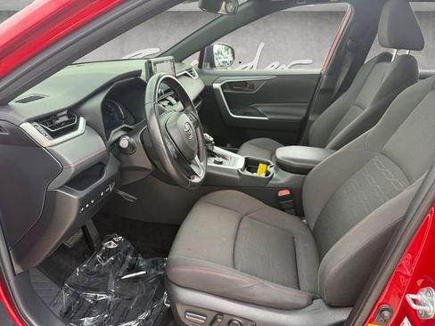 Used 2021 Toyota RAV4 SE w/ Weather & Moonroof Package AWD/4WD image 20