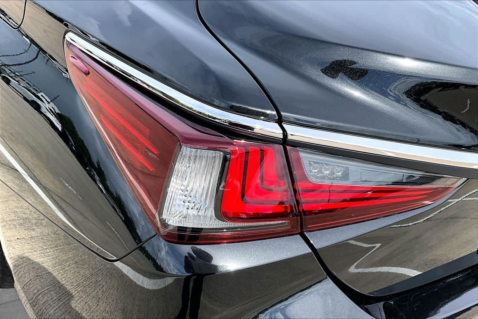 Certified 2023 Lexus ES 350 w/ Premium Package FWD image 28
