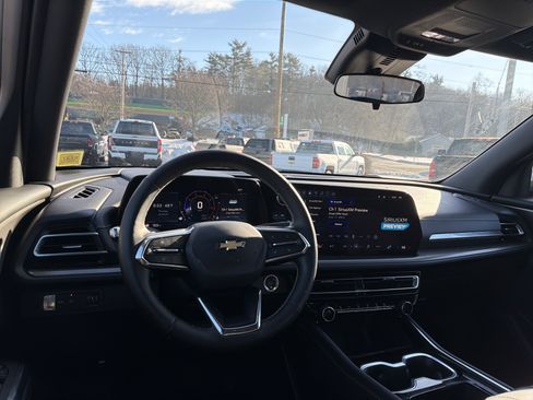 Certified 2025 Chevrolet Traverse LT w/ Driver Confidence Package image 15