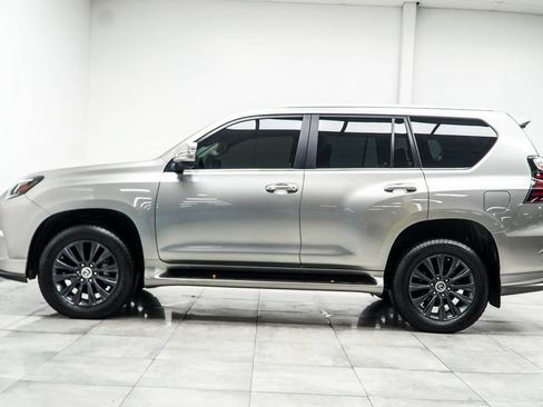 Used 2023 Lexus GX 460 Premium w/ Accessory Package AWD/4WD image 12