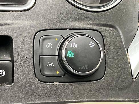 Used 2023 Chevrolet Traverse LT AWD/4WD image 16