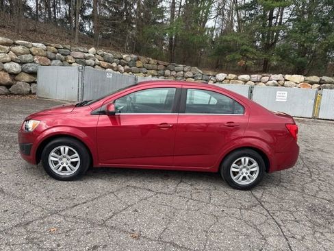 Used 2014 Chevrolet Sonic LT FWD image 2