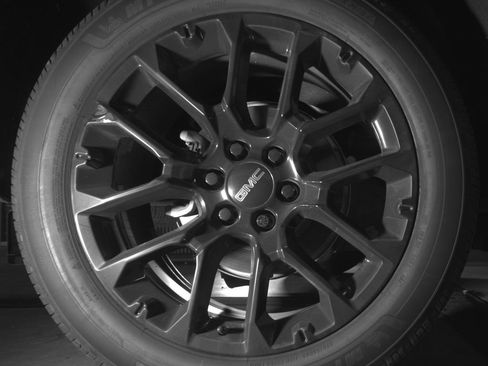 Used 2023 GMC Yukon SLT RWD image 14