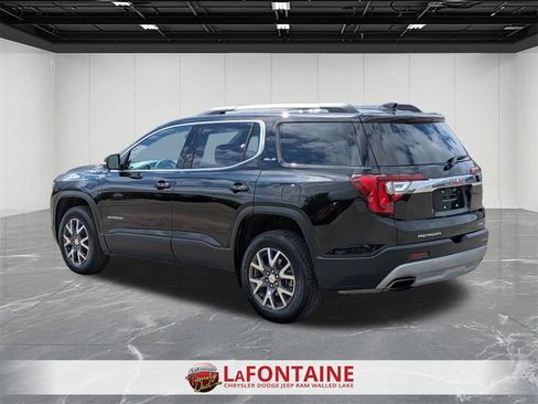 Used 2023 GMC Acadia SLE w/ Driver Convenience Package image 3