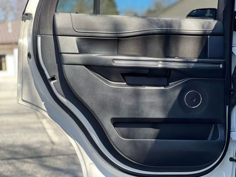 Used 2019 Ford Expedition XLT image 14