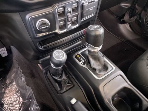 Used 2019 Jeep Wrangler Unlimited Sport S AWD/4WD image 17