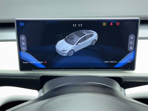 Used 2021 Tesla Model 3 Performance image 24