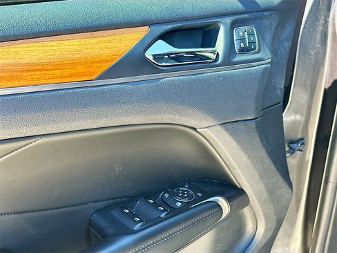 Used 2017 Lincoln MKC Select image 17