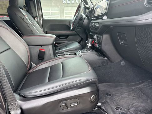 Used 2024 Jeep Gladiator Rubicon image 24