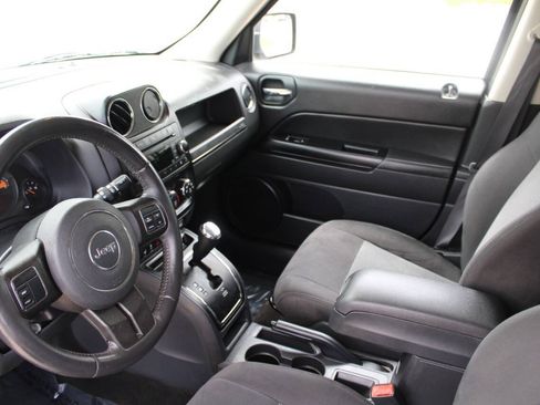 Used 2017 Jeep Patriot Latitude FWD image 19