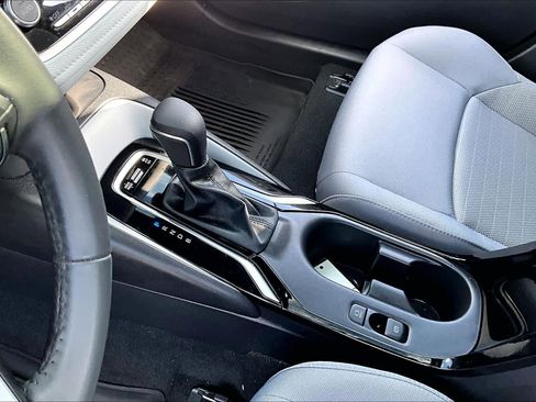 Used 2024 Toyota Corolla SE w/ SE Premium Package FWD image 17
