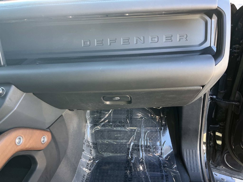 Used 2023 Land Rover Defender 110 X-Dynamic SE AWD/4WD image 28
