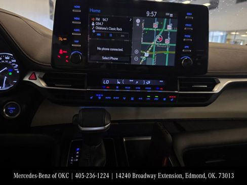 Used 2022 Toyota Sienna Platinum FWD image 12