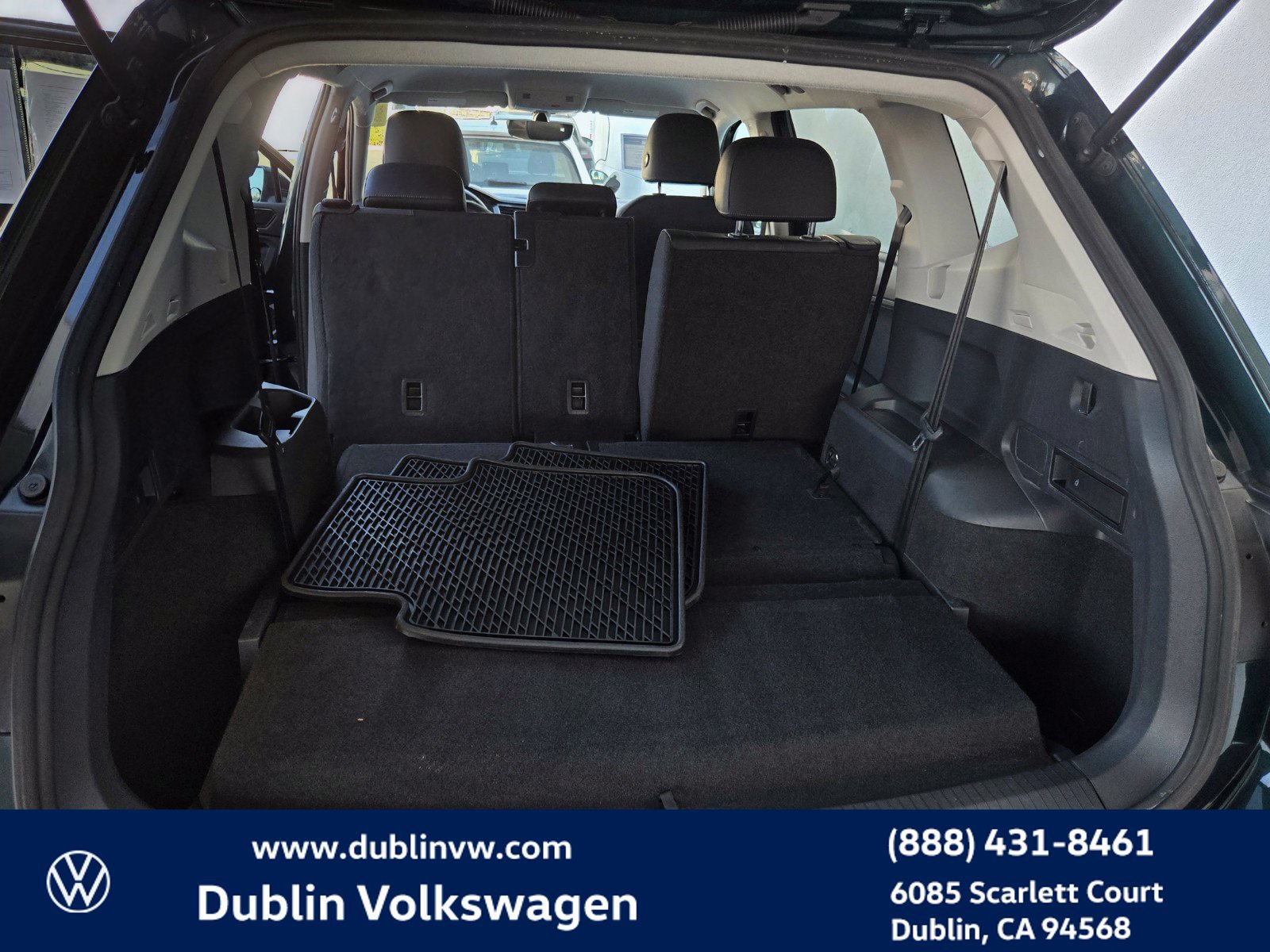 Used 2018 Volkswagen Tiguan SE w/ 3rd Row Seat Package AWD/4WD image 24