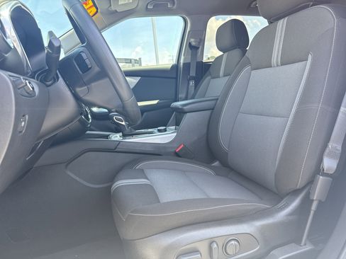 Used 2025 Chevrolet Blazer LT FWD image 16