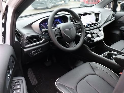 New 2026 Chrysler Pacifica Limited w/ S Appearance Package image 11