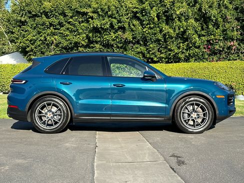 Certified 2025 Porsche Cayenne image 9