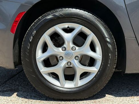 Used 2017 Chrysler Pacifica Touring-L w/ Tire & Wheel Group FWD image 26