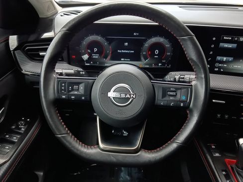 Used 2025 Nissan Kicks SR w/ SR Premium Package FWD image 21