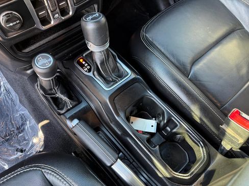 Used 2019 Jeep Wrangler Unlimited Sahara image 19