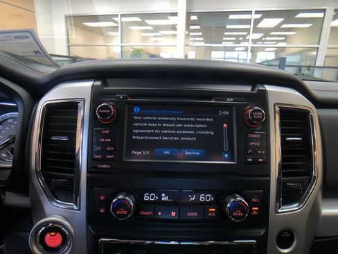 Used 2018 Nissan Titan PRO-4X w/ Pro-4x Convenience Package AWD/4WD image 15