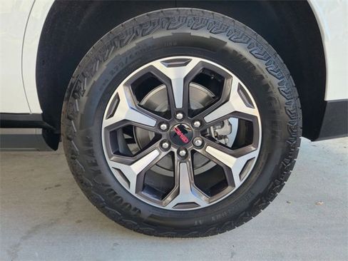 Used 2026 GMC Yukon AT4 Ultimate w/ LPO, Illumination Package image 31