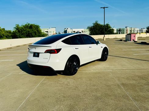 Used 2023 Tesla Model Y Performance AWD/4WD image 5